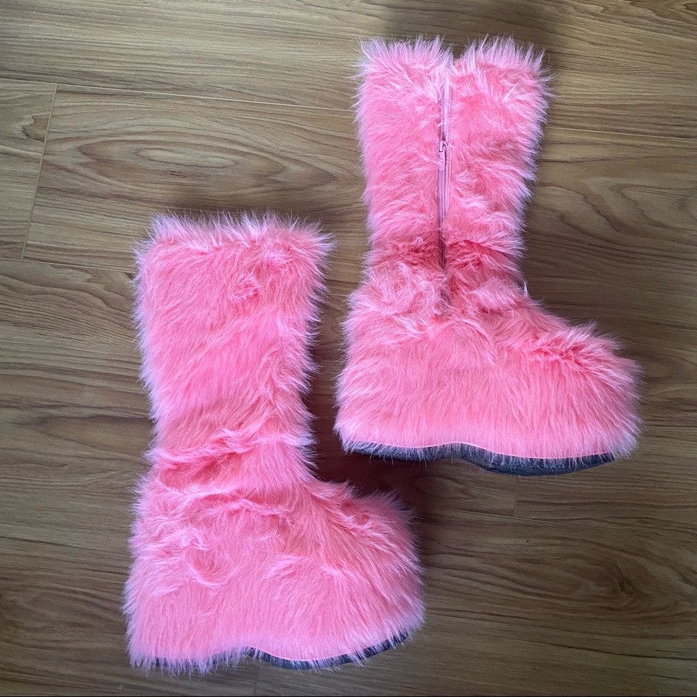 Platform pink faux fur boots size 8 new never worn